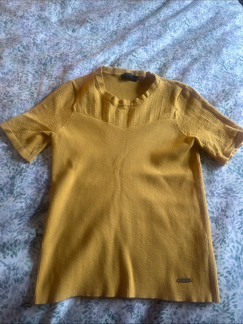 Tahari Mustard Knit Short Sleeve Top